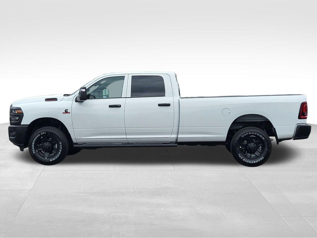 صورة 2 لـ 2026 RAM 2500 TRADESMAN CREW CAB 4X4 8' BOX