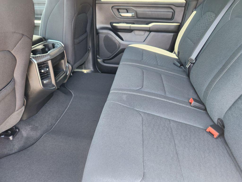 صورة مصغرة 27 لـ 2026 RAM 1500 EXPRESS
