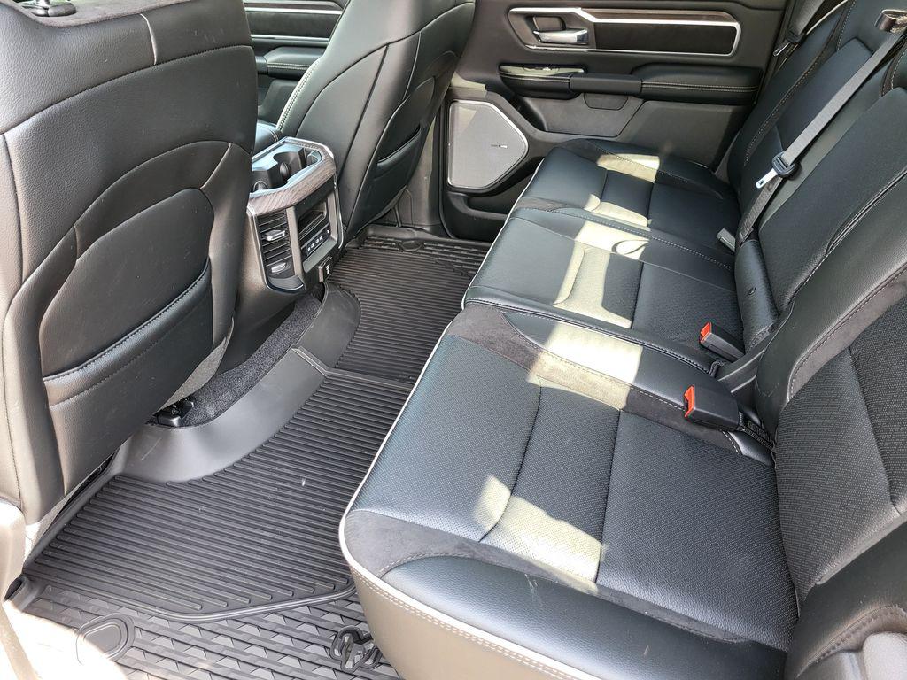 صورة مصغرة 30 لـ 2026 RAM 1500 LARAMIE