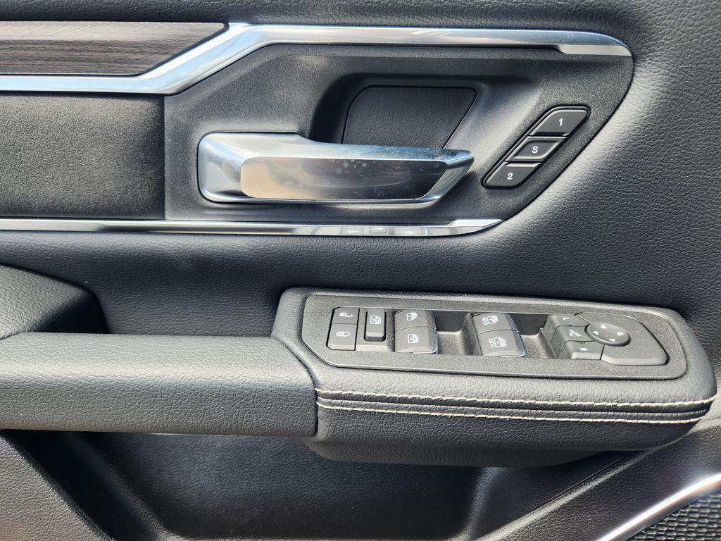 صورة مصغرة 27 لـ 2026 RAM 1500 LARAMIE