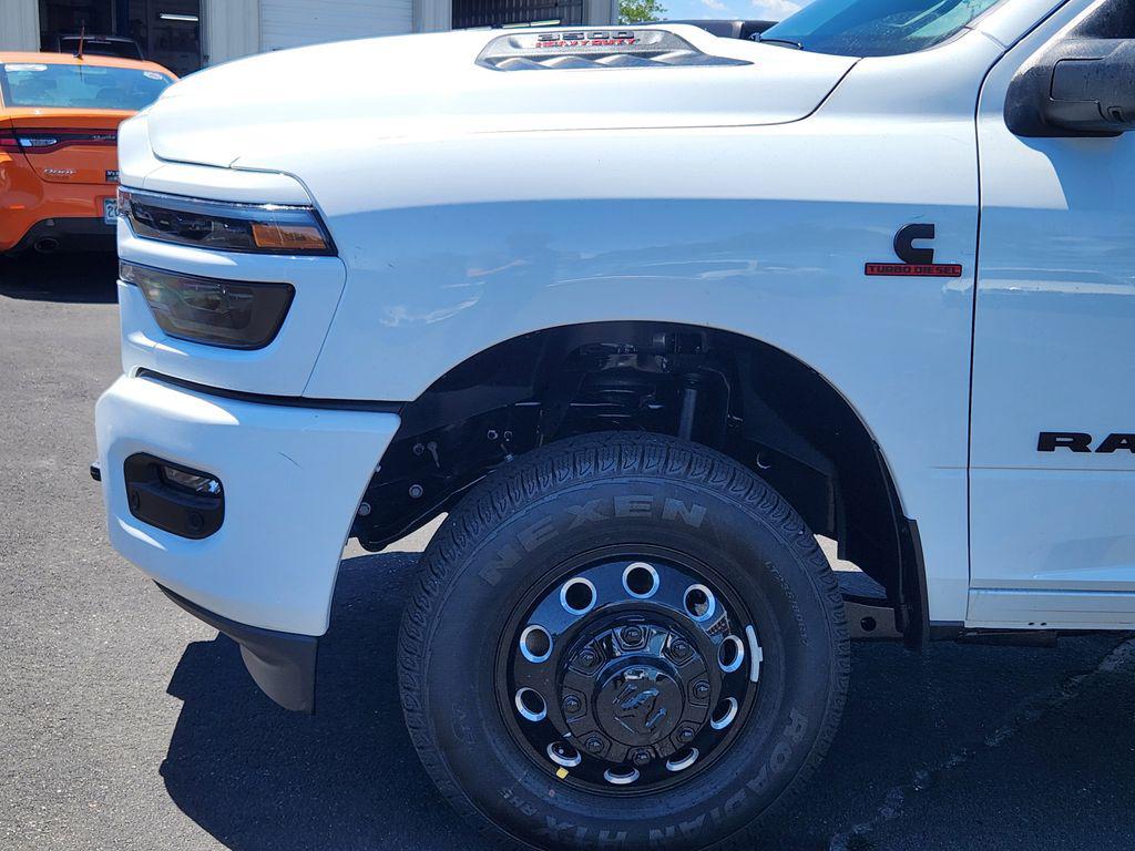 صورة 9 لـ 2026 RAM 3500 LARAMIE CREW CAB 4X4 8' BOX