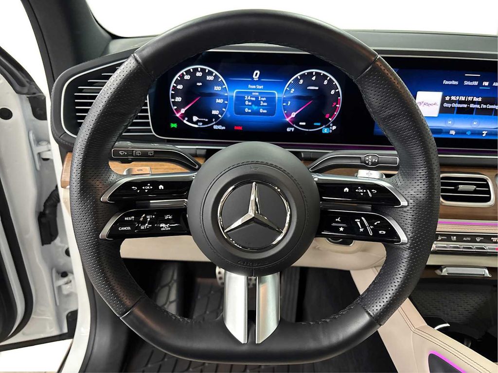 2025 Mercedes-BENZ GLS — миниатюра 22