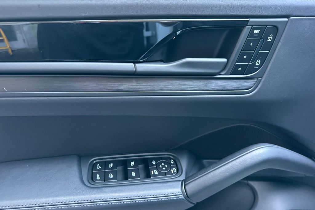 صورة 12 لـ 2025 Porsche CAYENNE CAYENNE GTS