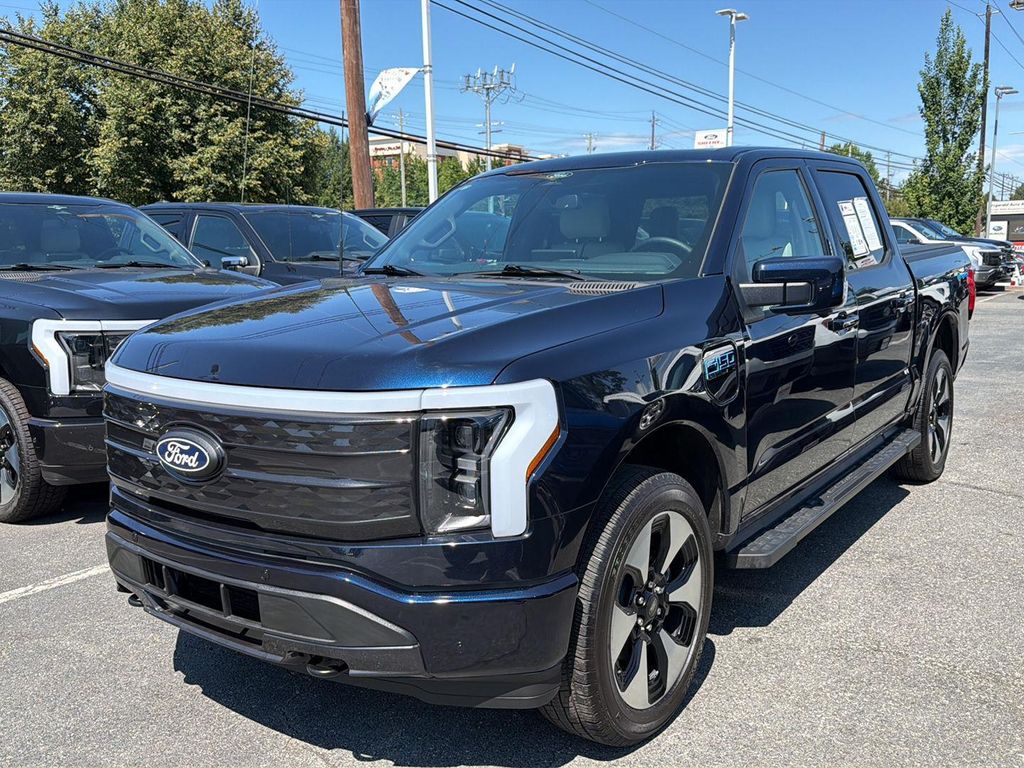صورة 6 لـ 2024 FORD F-150 LIGHTNING PLATINUM