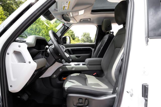 صورة 4 لـ 2026 LAND Rover DEFENDER P300 S