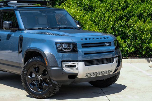 2025 LAND Rover DEFENDER P300 — фото 9