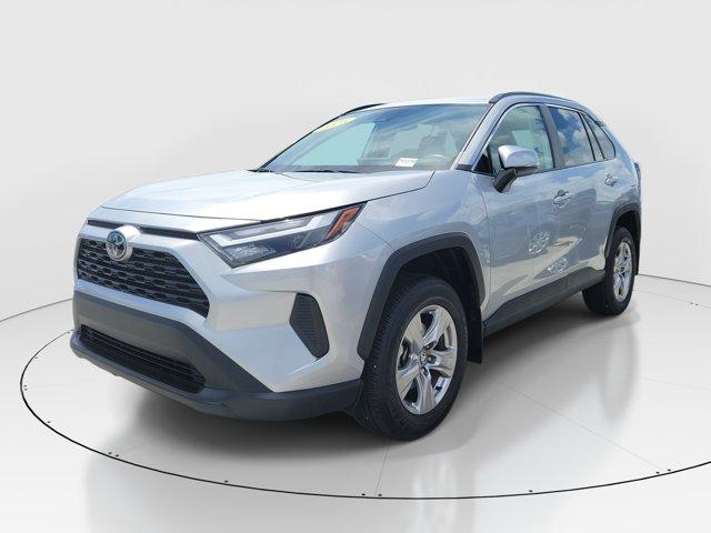 2025 Toyota RAV4 XLE — миниатюра 3