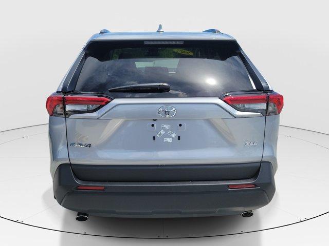 2025 Toyota RAV4 XLE — миниатюра 5