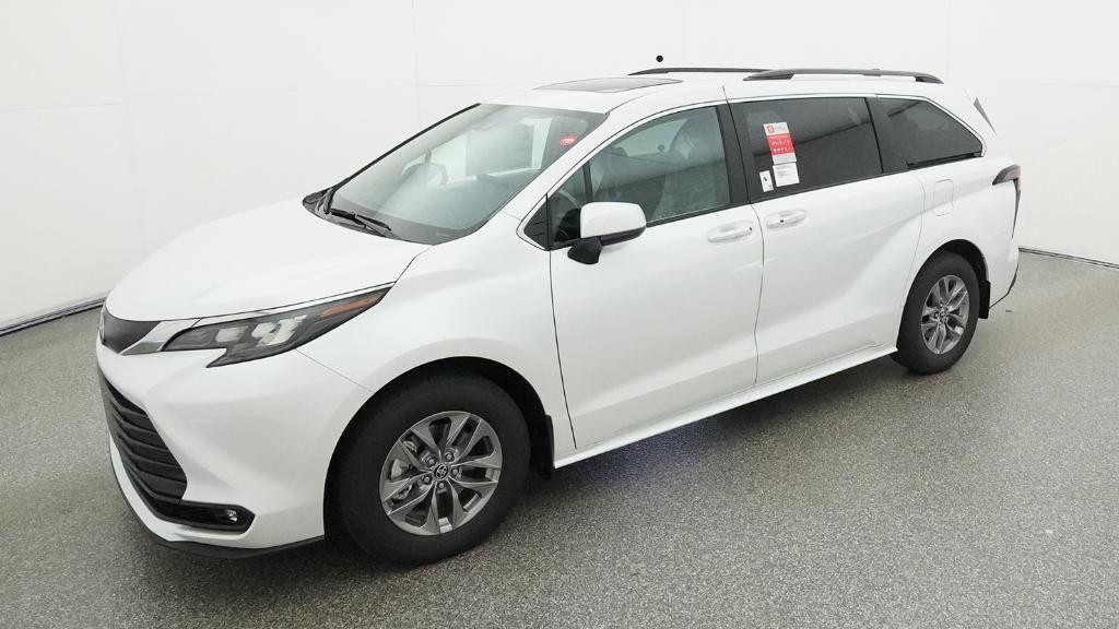New 2026 Toyota Sienna XLE 8 Passenger