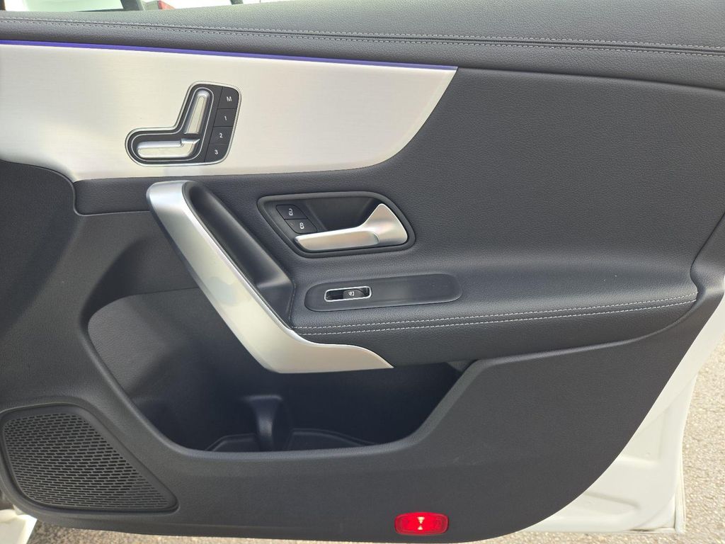 2025 Mercedes-BENZ CLA — миниатюра 21