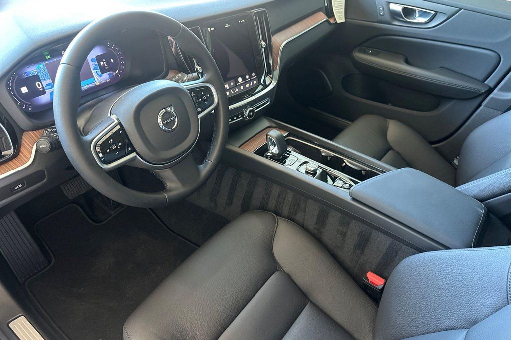 2026 Volvo V60 CROSS COUNTRY PLUS, B5 AWD GAS (MILD HYBRID) 照片 9