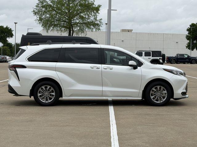 TOYOTA SIENNA - 2
