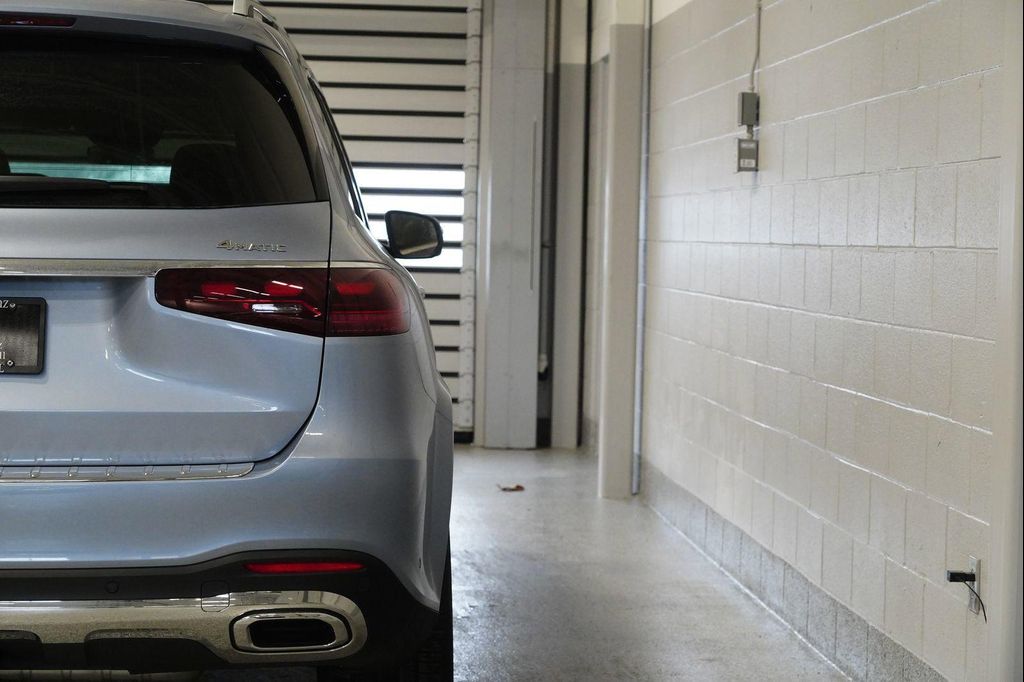 MERCEDES-BENZ GLS - 10