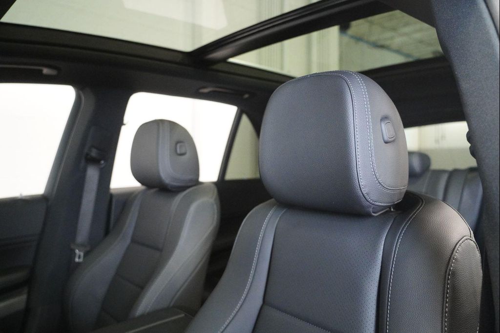 2026 Mercedes-BENZ GLE — миниатюра 12