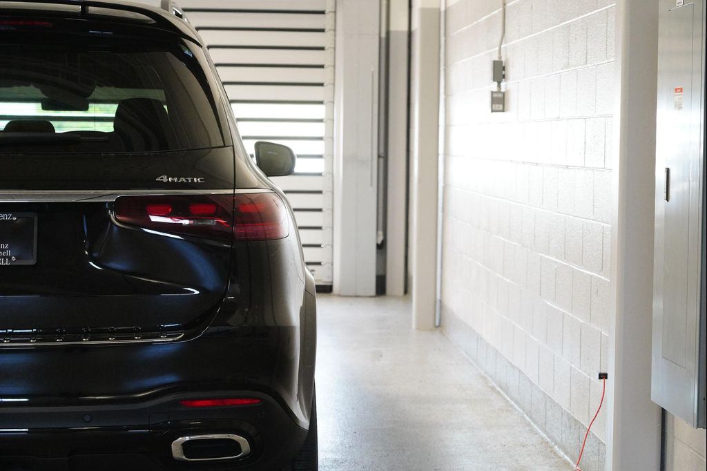 MERCEDES-BENZ GLS - 10