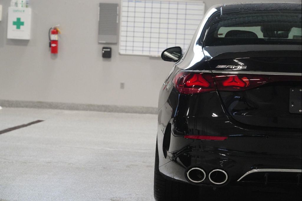 MERCEDES-BENZ E-CLASS - 10