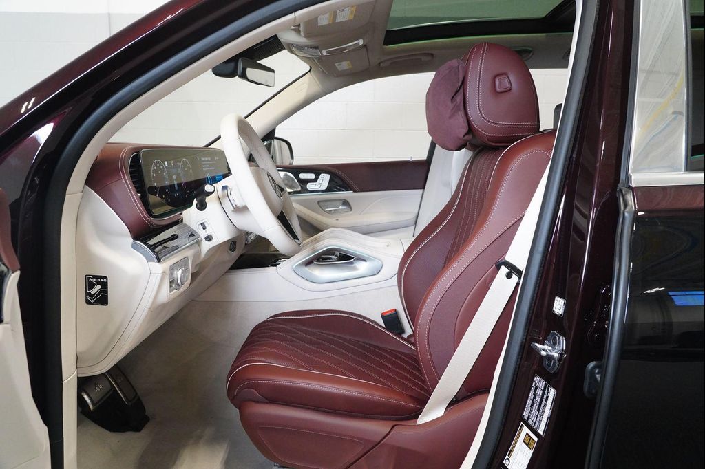 2026 Mercedes-BENZ GLS MAYBACH — миниатюра 11
