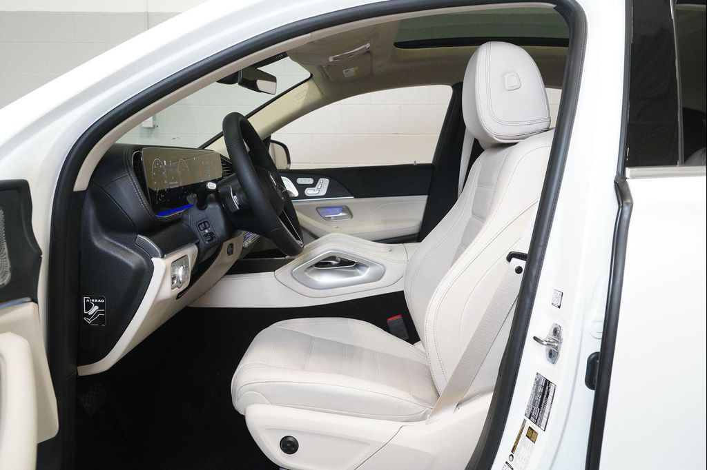 2026 Mercedes-BENZ GLE — миниатюра 11