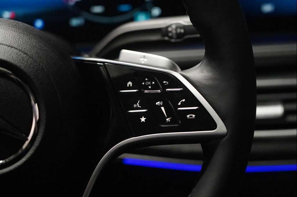 2026 Mercedes-BENZ GLE — миниатюра 17