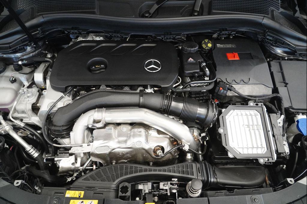 2026 Mercedes-BENZ GLA — миниатюра 30