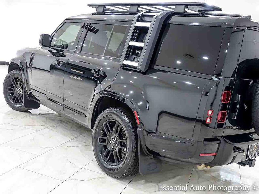 صورة 10 لـ 2023 LAND Rover DEFENDER 130 X-DYNAMIC SE
