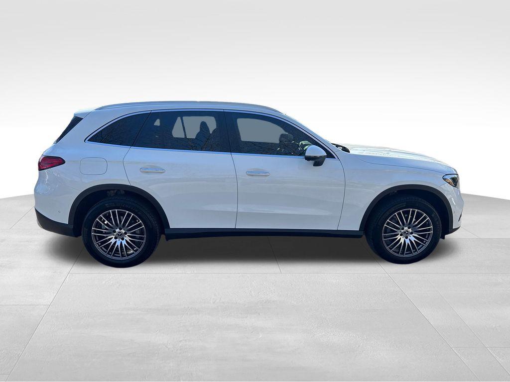 صورة 9 لـ 2025 Mercedes-BENZ GLC