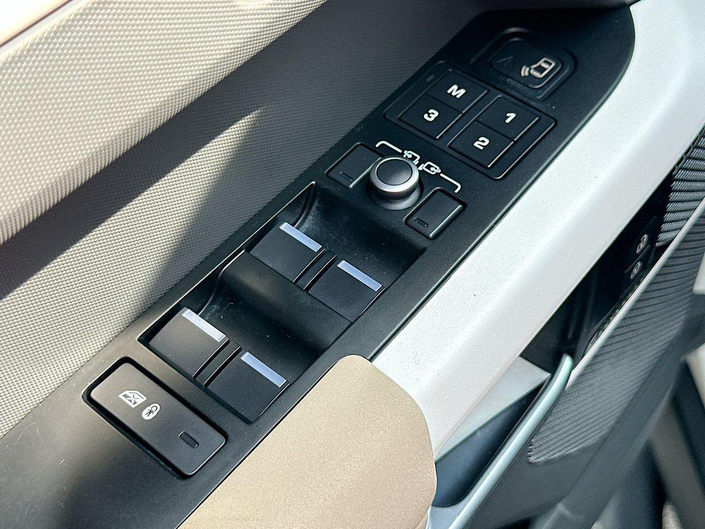 2023 LAND Rover DEFENDER 110 SE — миниатюра 17
