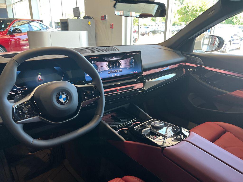 2027 BMW 530 XDRIVE — миниатюра 25