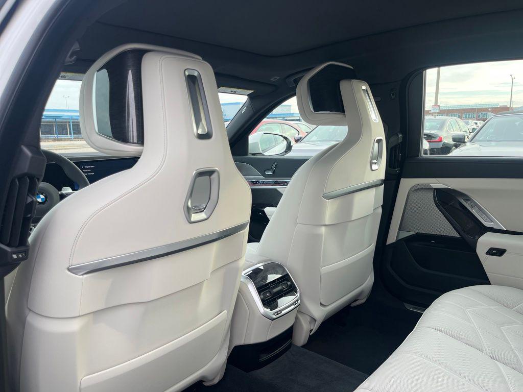 صورة مصغرة 27 لـ 2026 BMW 740 XDRIVE