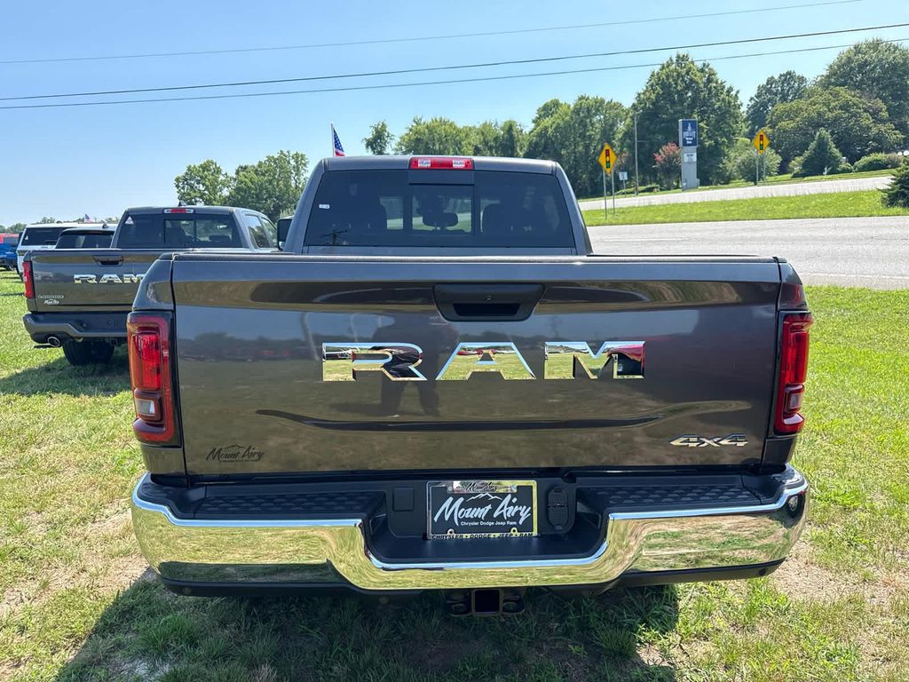صورة 9 لـ 2026 RAM 2500 TRADESMAN 4X4 CREW CAB 64 BOX