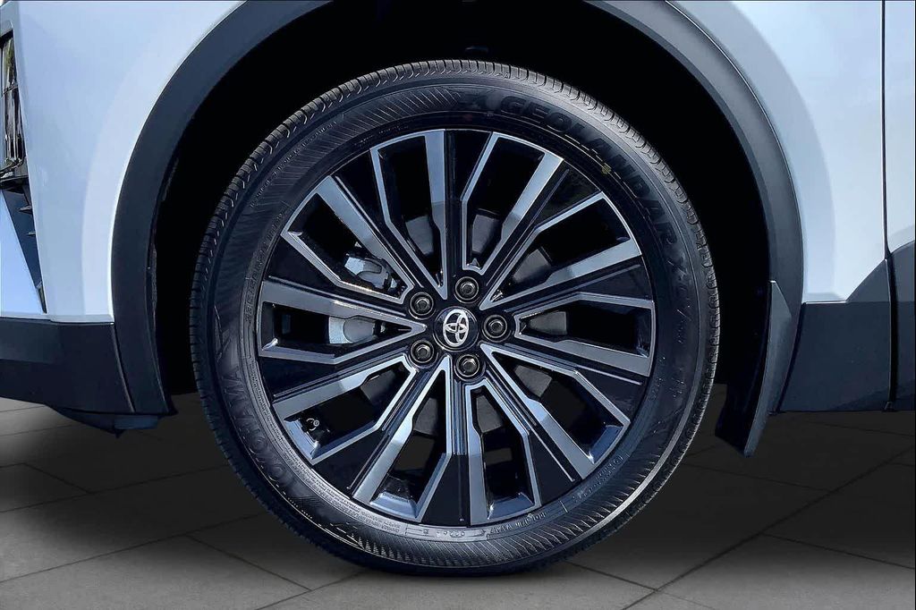 صورة مصغرة 11 لـ 2026 Toyota C-HR XSE