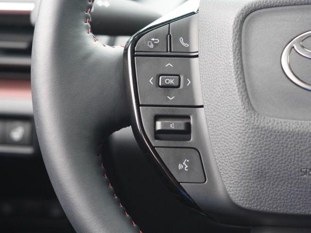 صورة مصغرة 21 لـ 2025 Toyota PRIUS PLUG-IN HYBRID SE