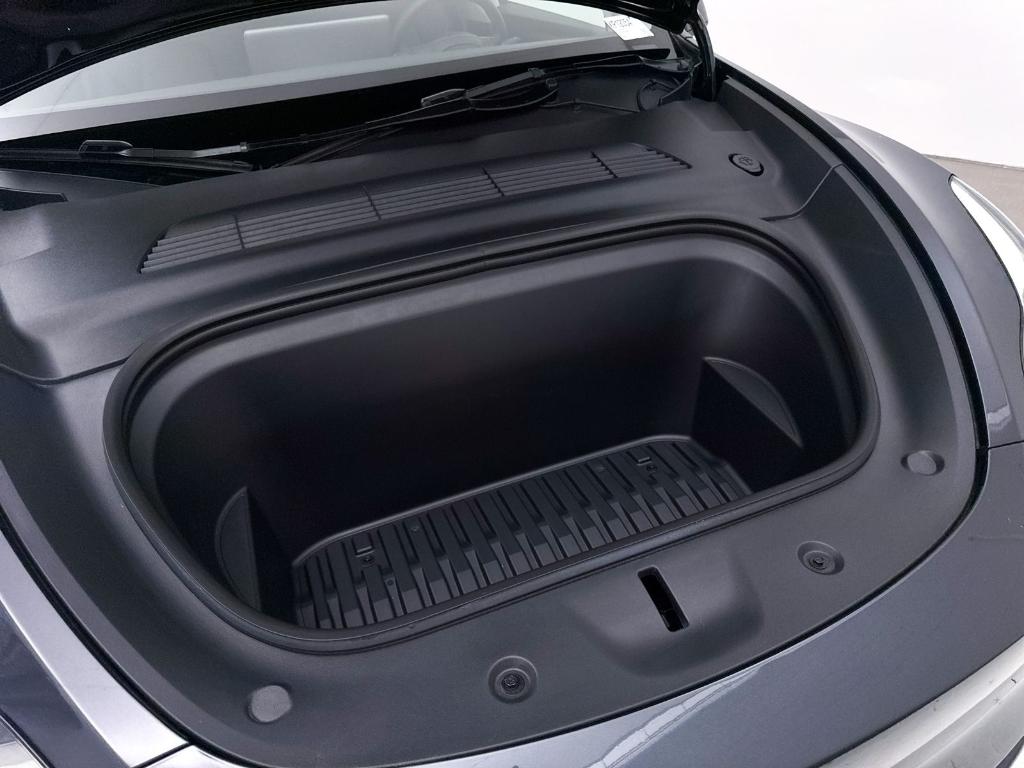 TESLA MODEL Y LONG RANGE - 10