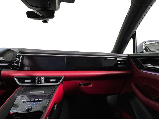 صورة 15 لـ 2025 Porsche MACAN MACAN ELECTRIC 4S