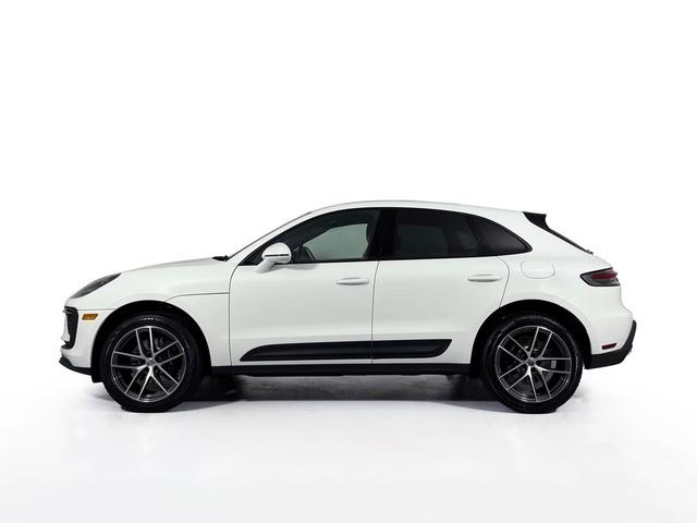 2025 Porsche MACAN photo 2