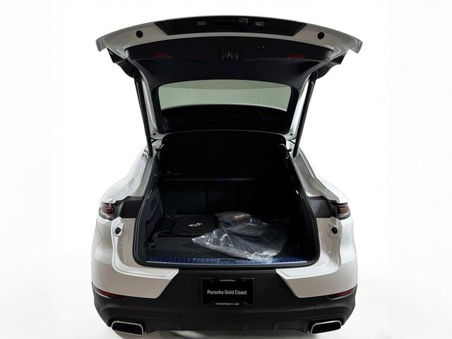 صورة مصغرة 15 لـ 2026 Porsche CAYENNE CAYENNE E-HYBRID