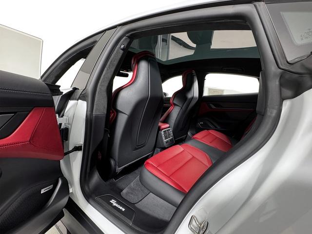 صورة مصغرة 10 لـ 2021 Porsche TAYCAN TURBO