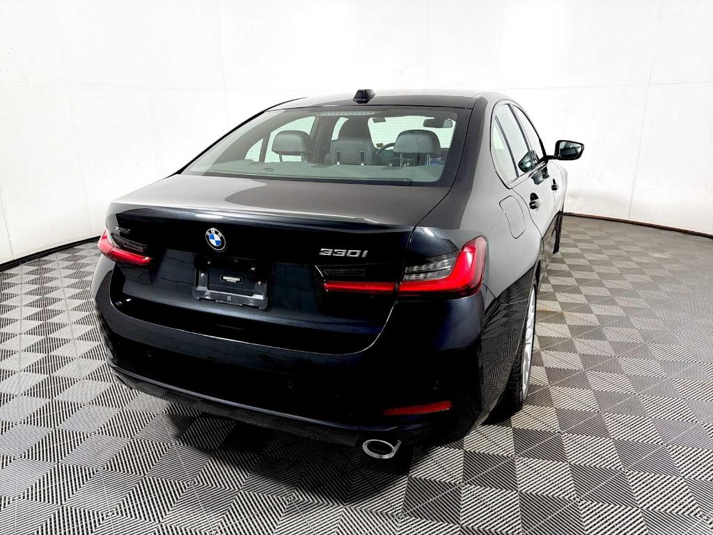صورة 6 لـ 2023 BMW 330 I XDRIVE