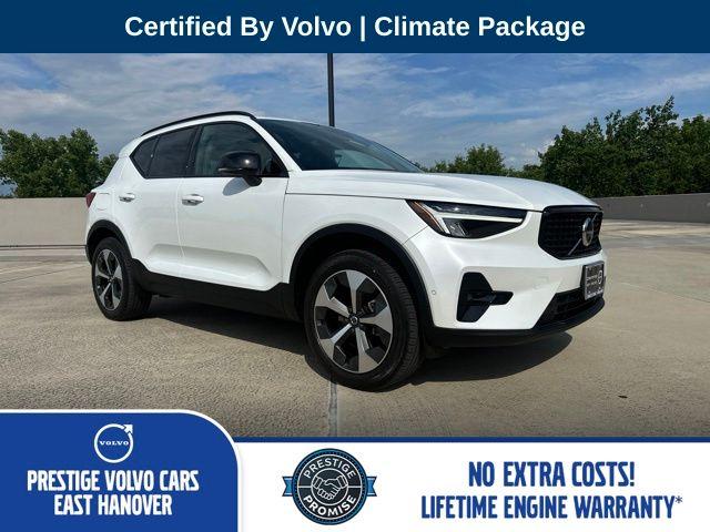 2024 Volvo XC40 B5 PLUS DARK THEME — фото 1