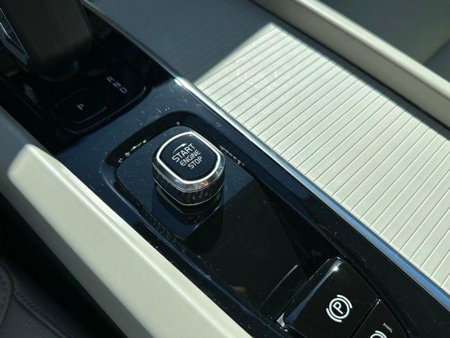 2023 Volvo XC60 B5 CORE thumbnail 28