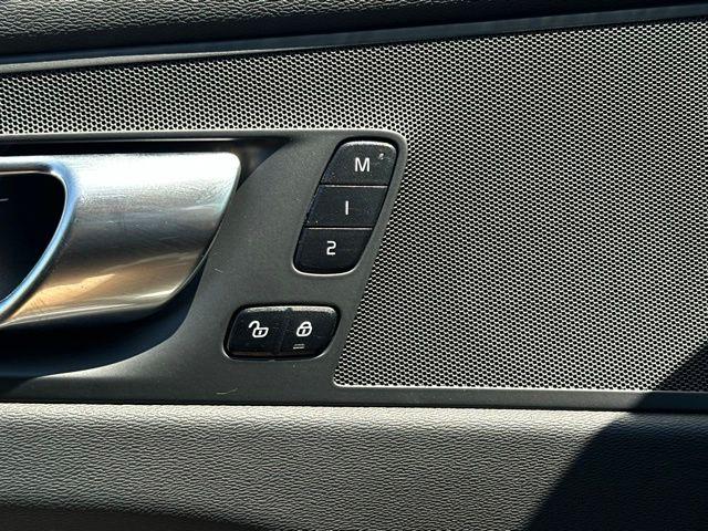 صورة 32 لـ 2023 Volvo XC60 RECHARGE PLUG-IN HYBRID T8 PLUS BRIGHT THEME