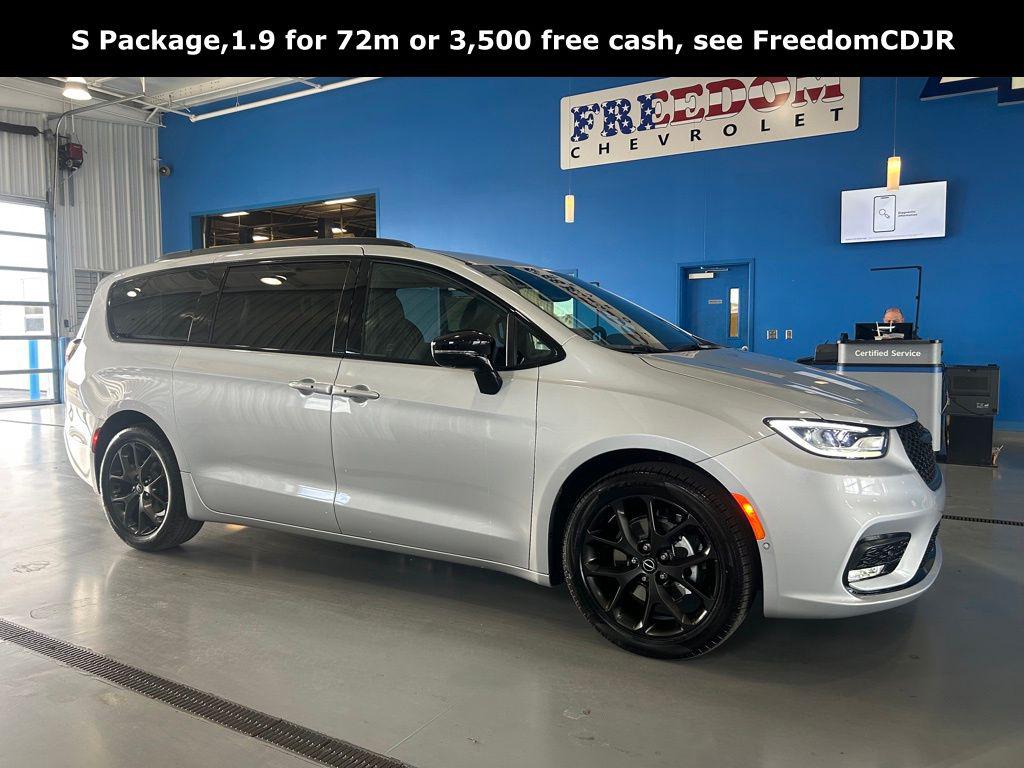 New 2026 Chrysler Pacifica L