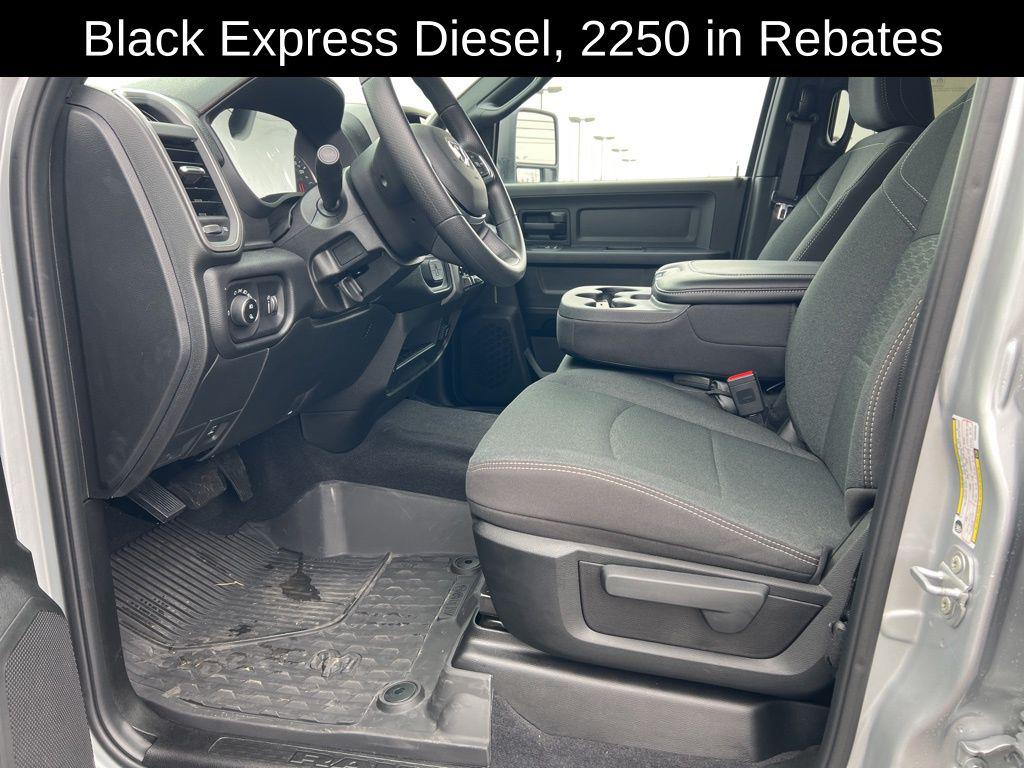 2026 RAM 2500 BLACK EXPRESS CREW CAB 4X4 6'4' BOX — миниатюра 11