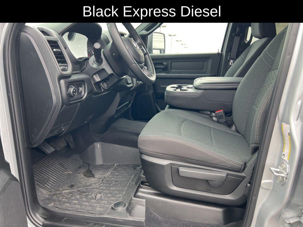 2026 RAM 2500 BLACK EXPRESS CREW CAB 4X4 6'4' BOX — фото 11