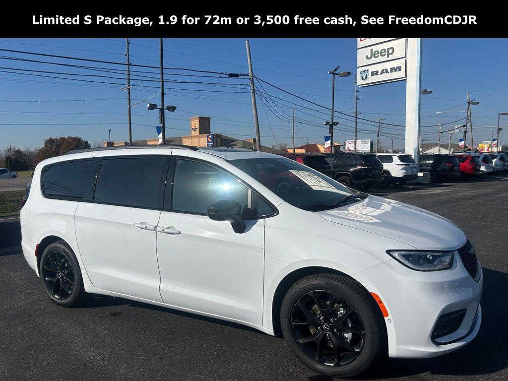 New 2026 Chrysler Pacifica Limited