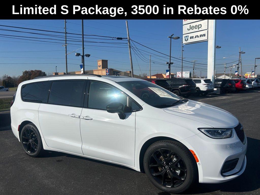 New 2026 Chrysler Pacifica Limited