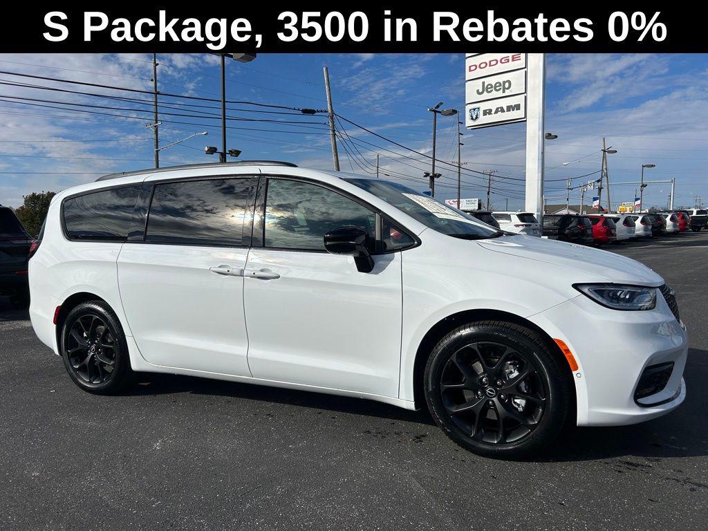 New 2026 Chrysler Pacifica L