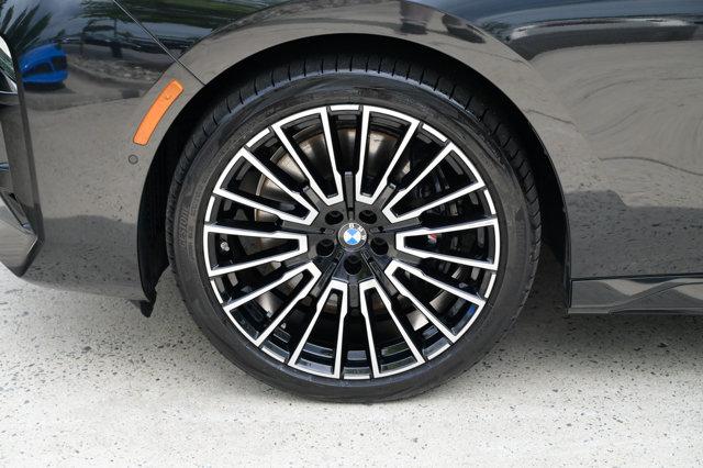 صورة 9 لـ 2025 BMW 760 760I XDRIVE