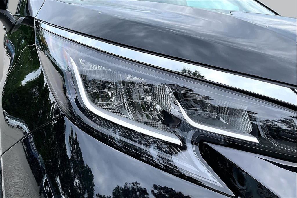 2023 TOYOTA SIENNA XLE thumbnail 27