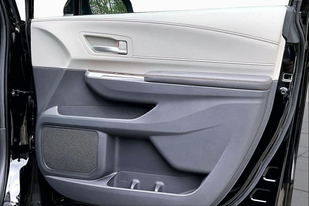 2023 TOYOTA SIENNA XLE thumbnail 22